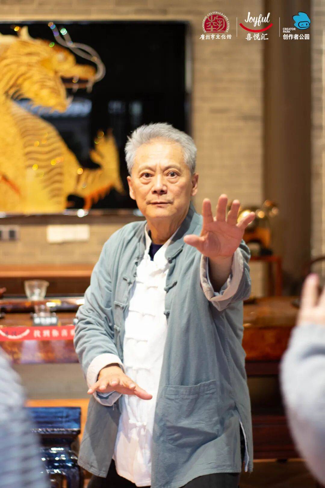 、派对妆容、珠绣胸针超多趣味活动等你参与