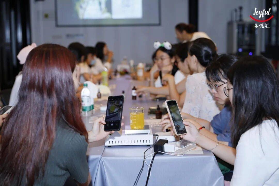 、派对妆容、珠绣胸针超多趣味活动等你参与新葡京【报名】广府·生活美学：精油手作(图13)